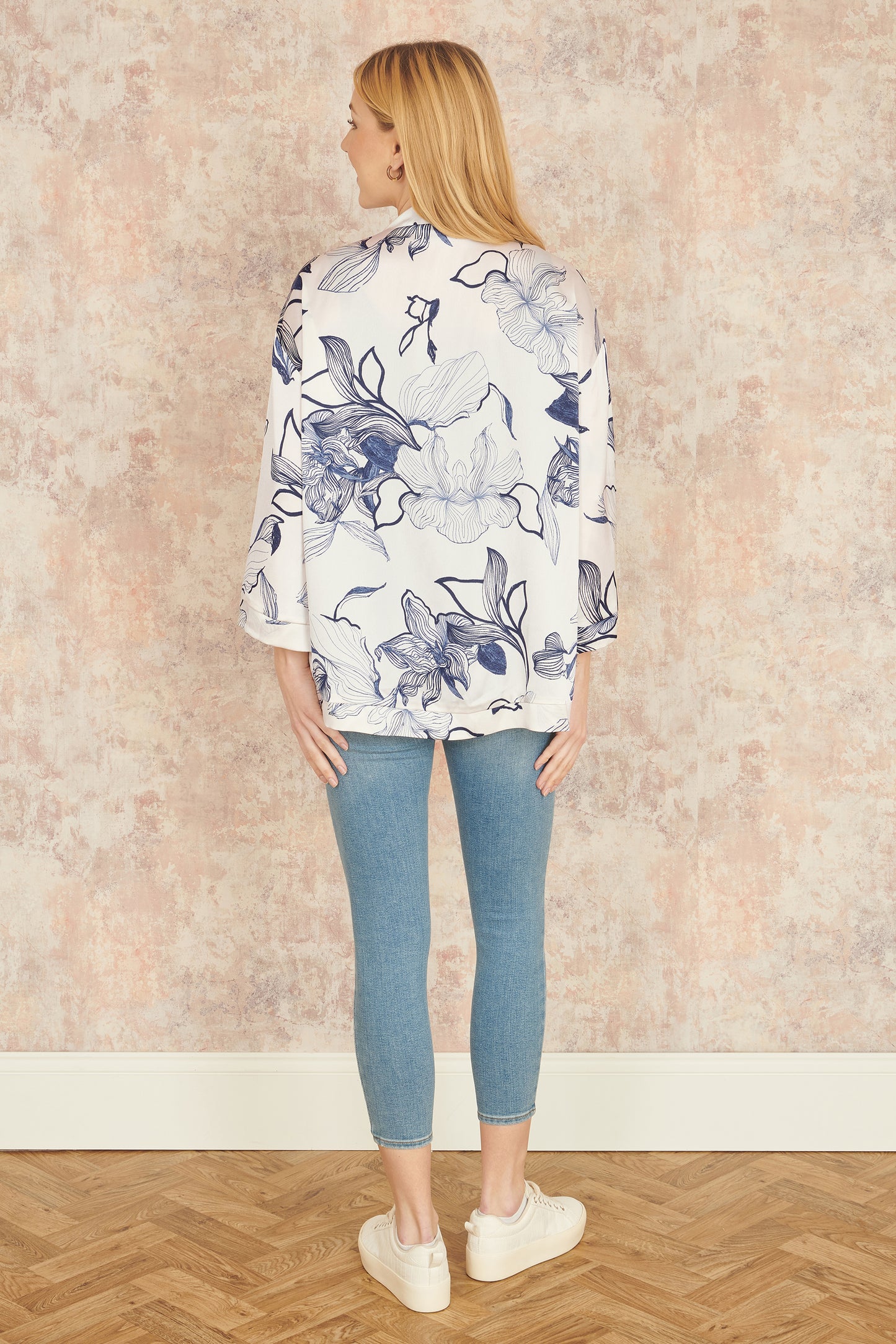 Yumi White Abstract Floral Print Kimono Kimono Yumi