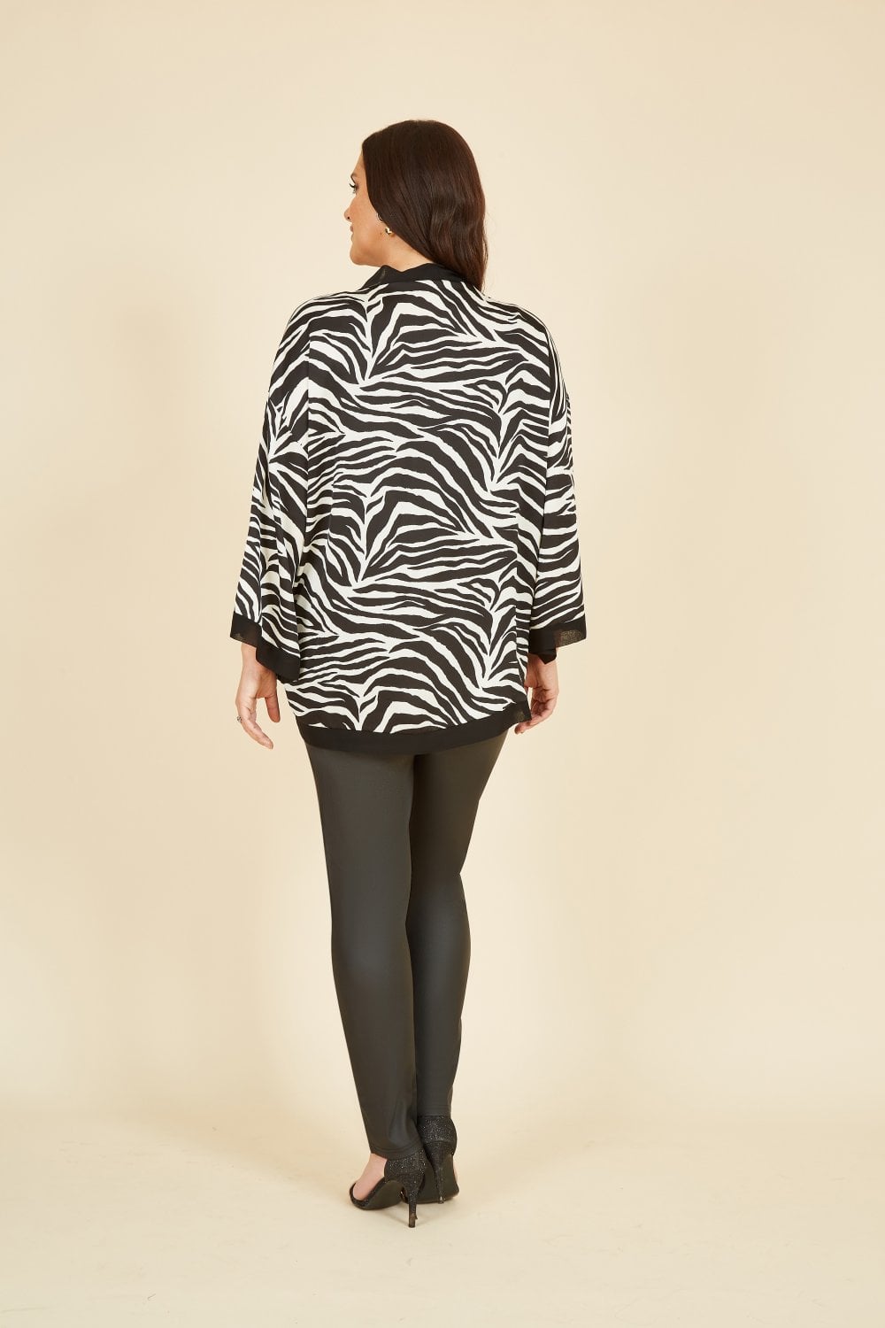 Mela Curve Zebra Print Satin Kimono | Mela Yumi