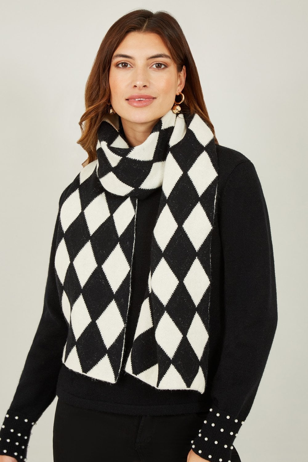 Yumi Black And White Diamond Scarf Yumi