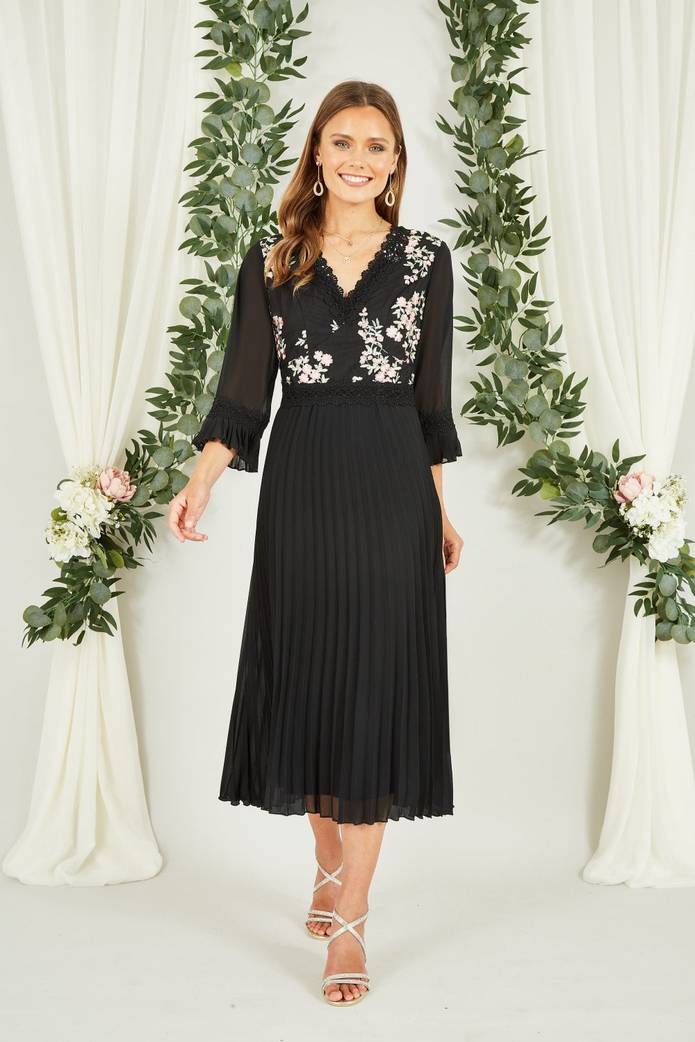 Yumi Black Embroidered Panel Midi Dress With Pleats Yumi