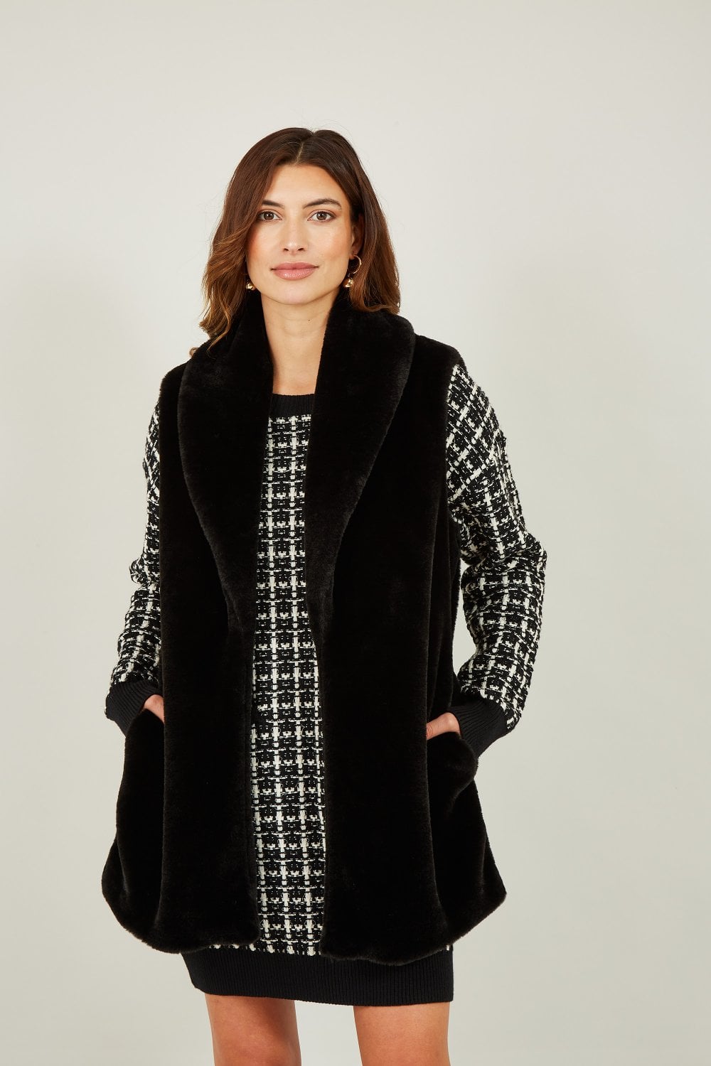 Yumi Black Faux Fur Long Gilet Yumi