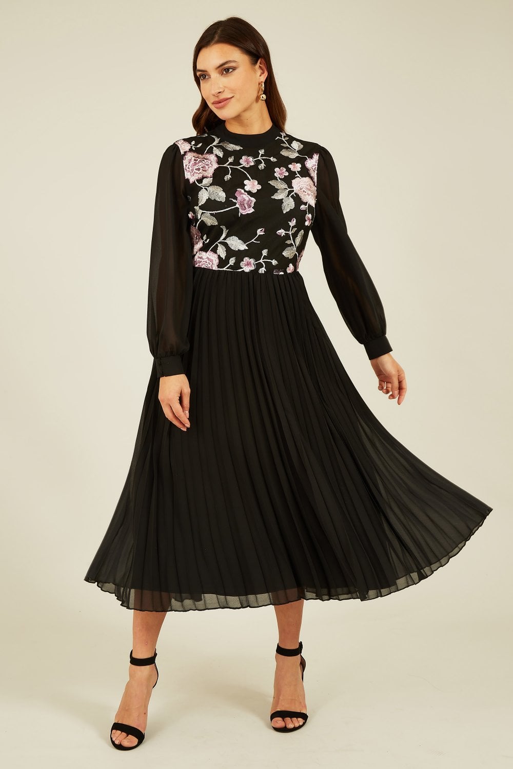 Yumi Black Long Sleeve Embroidered Midi Dress With Pleats Yumi