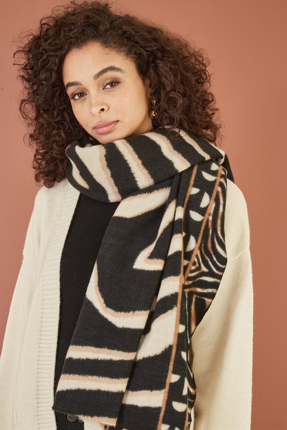 Yumi Black Zebra Stripe Soft Scarf Yumi