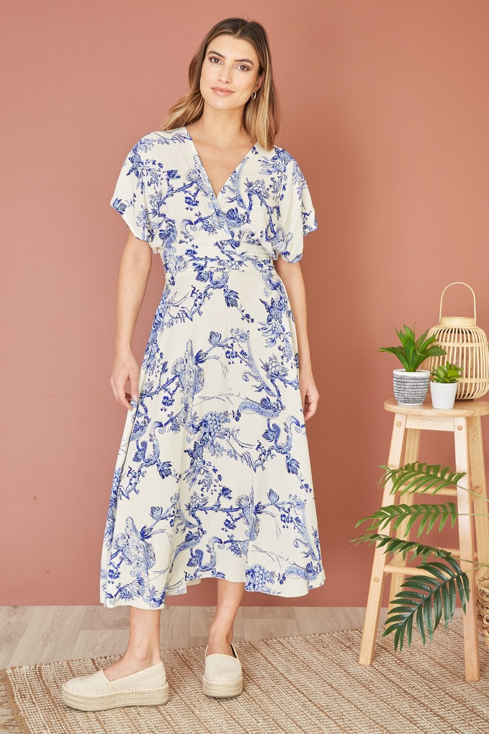 Yumi Blue And White Print Ruched Waist Kimono Midi Dress Yumi