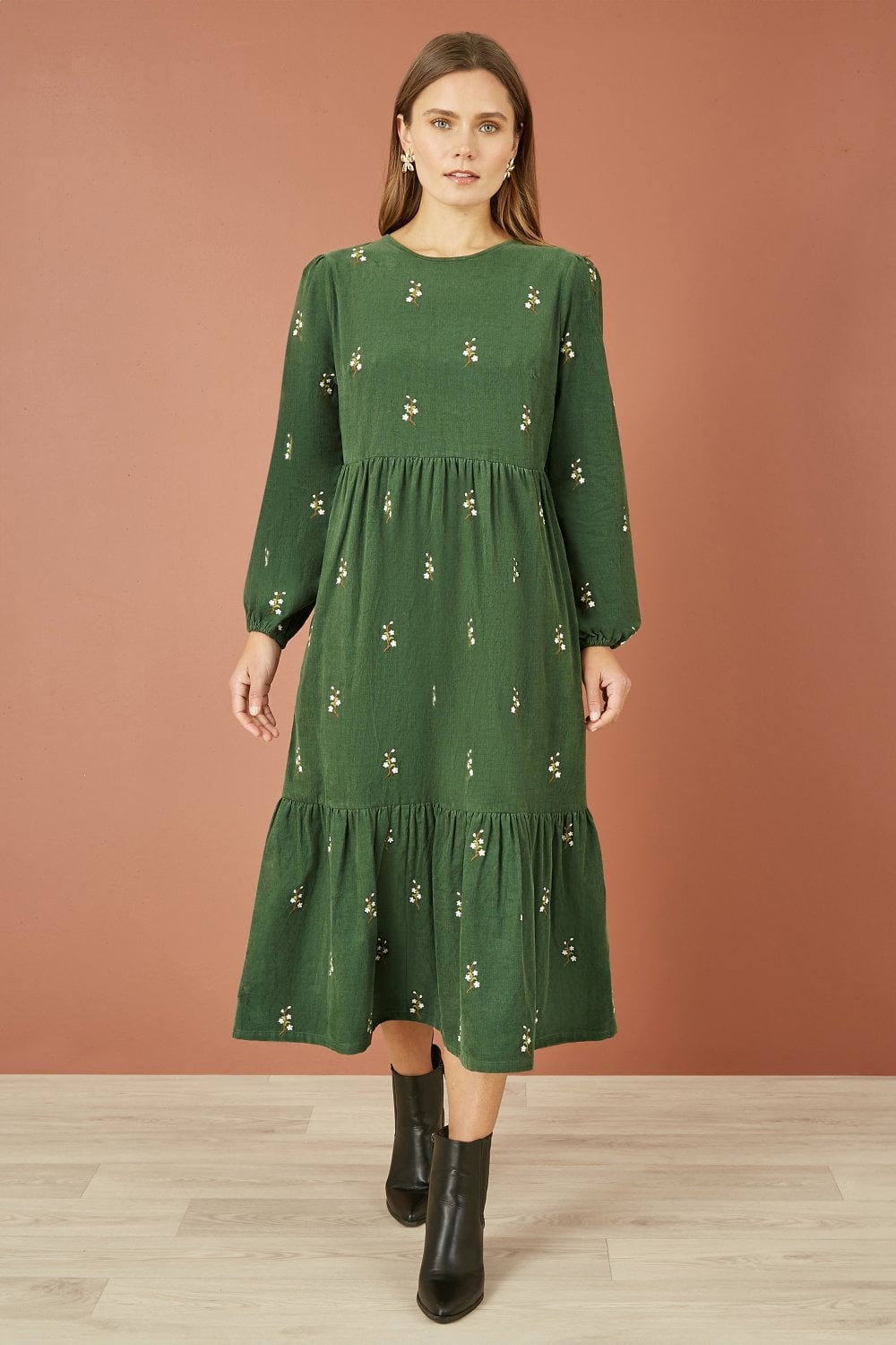 Yumi Green Long Sleeve Midi Dress With Floral Embroidery Yumi