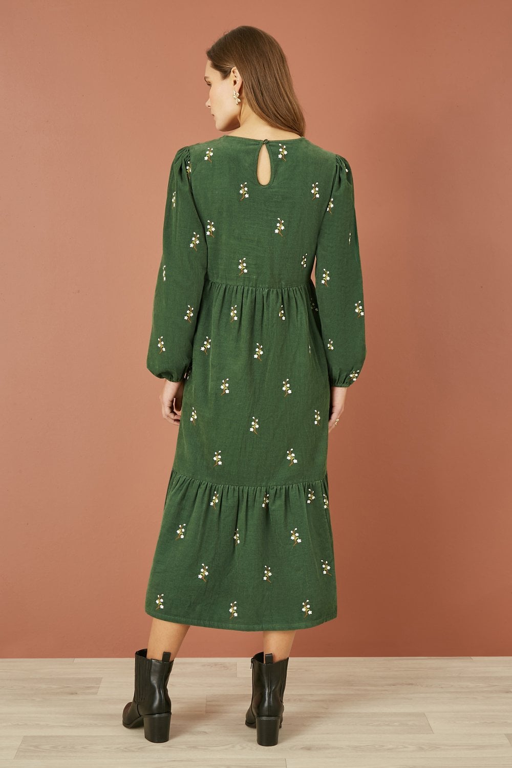 Yumi Green Long Sleeve Midi Dress With Floral Embroidery Yumi