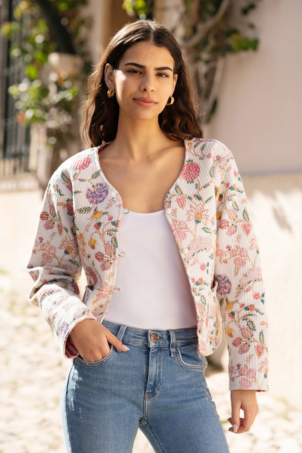 Yumi White Floral Print Reversible Cotton Cropped Quilted Jacket Yumi