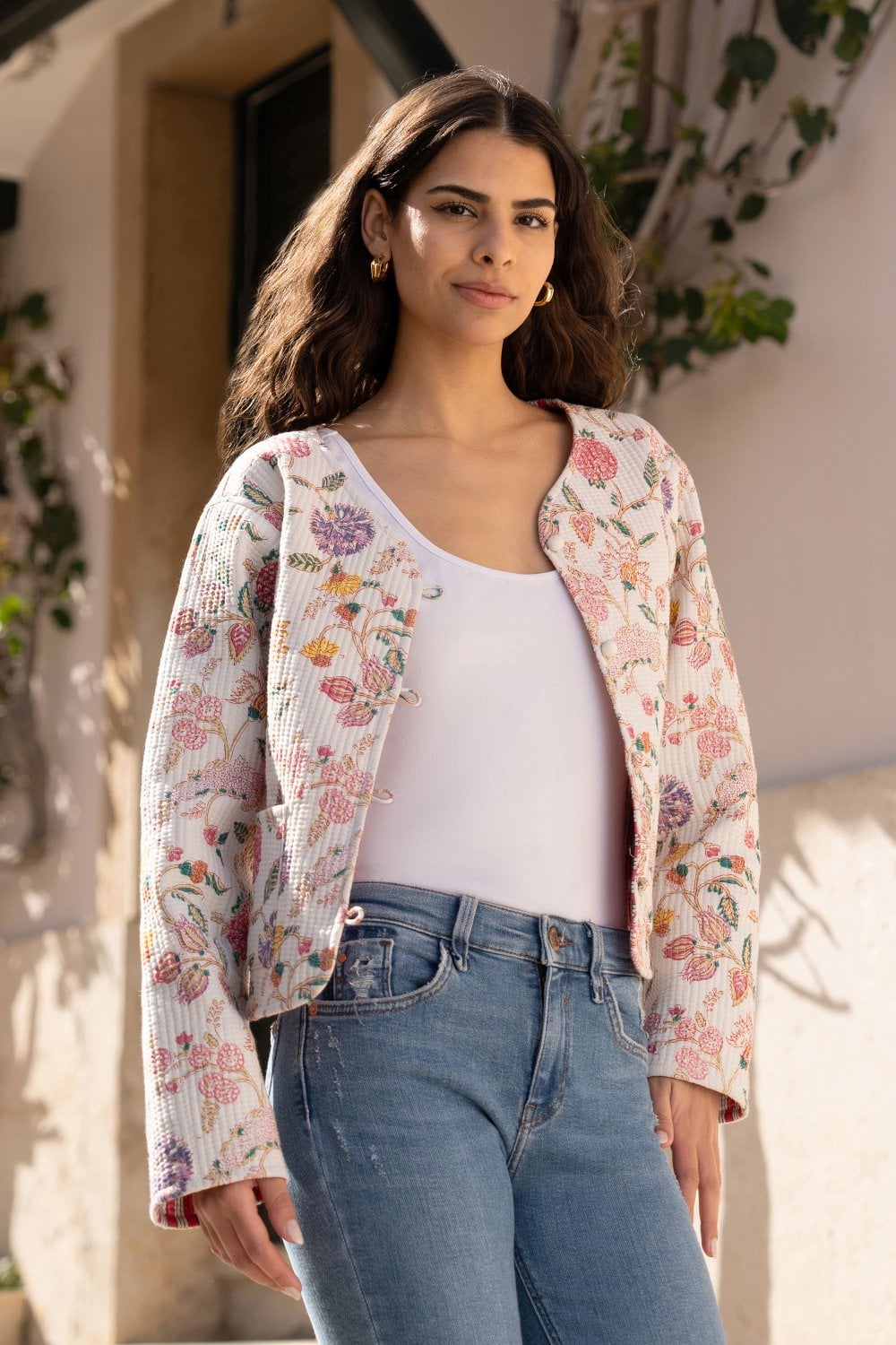 Yumi White Floral Print Reversible Cotton Cropped Quilted Jacket Yumi